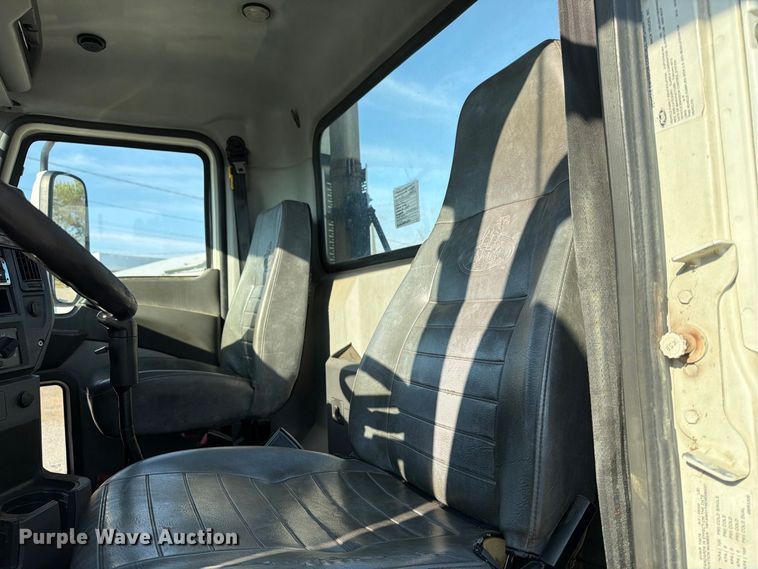 image for item FN2568 2014 Mack CXU612 semi truck