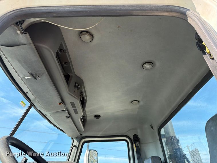 image for item FN2568 2014 Mack CXU612 semi truck