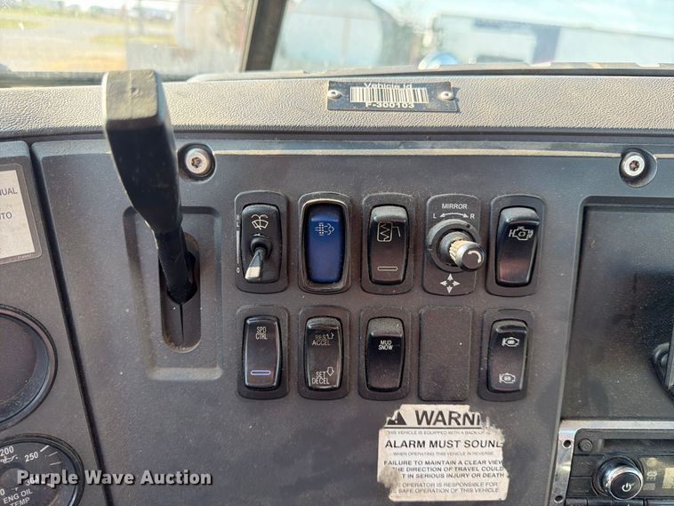 image for item FN2568 2014 Mack CXU612 semi truck