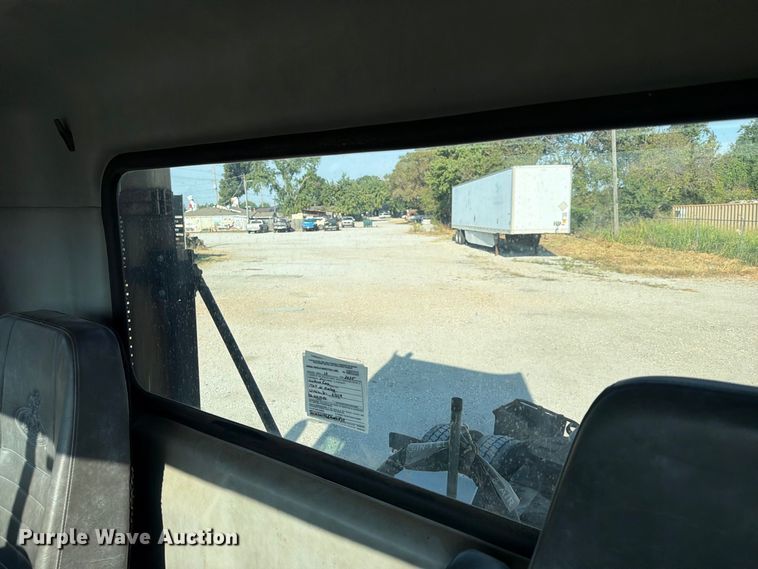 image for item FN2568 2014 Mack CXU612 semi truck