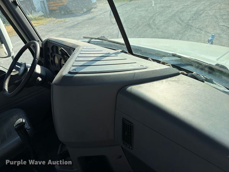 image for item FN2568 2014 Mack CXU612 semi truck