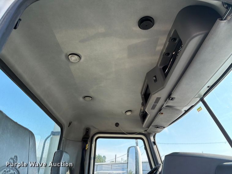 image for item FN2568 2014 Mack CXU612 semi truck