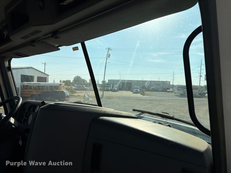 image for item FN2568 2014 Mack CXU612 semi truck