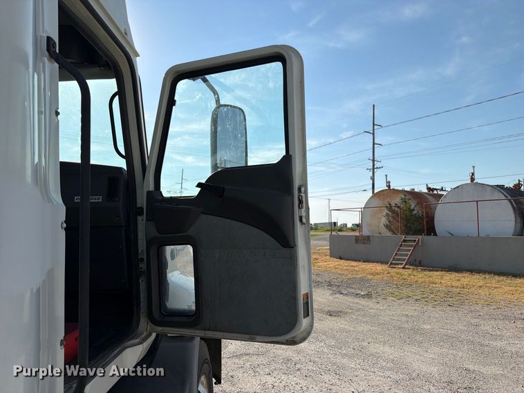 image for item FN2568 2014 Mack CXU612 semi truck