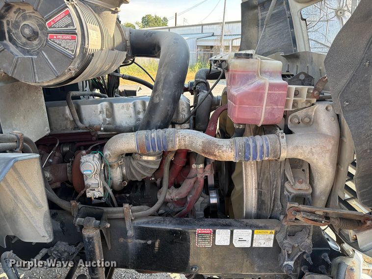 image for item FN2568 2014 Mack CXU612 semi truck