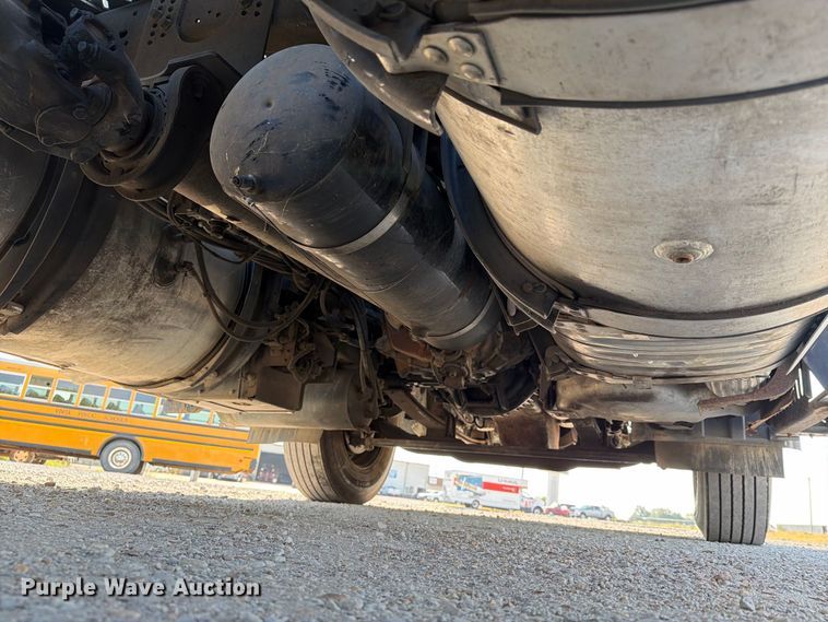 image for item FN2568 2014 Mack CXU612 semi truck