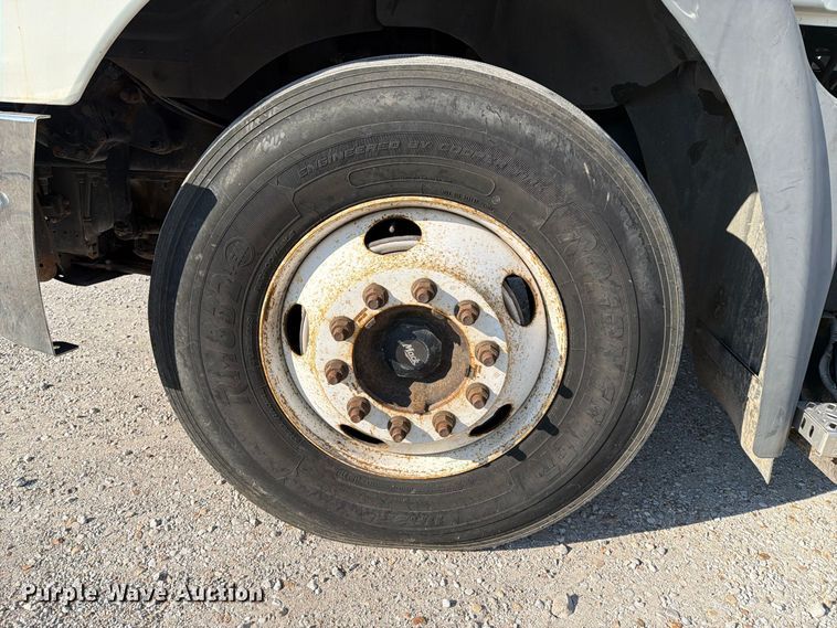 image for item FN2568 2014 Mack CXU612 semi truck