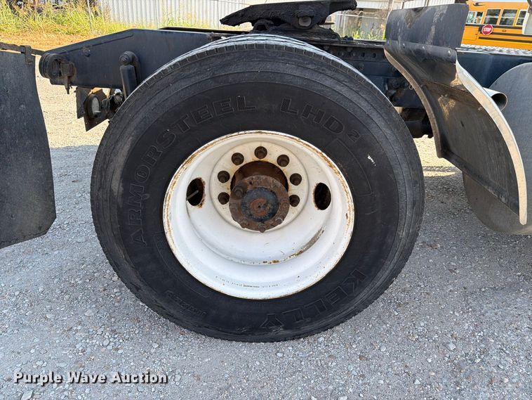 image for item FN2568 2014 Mack CXU612 semi truck