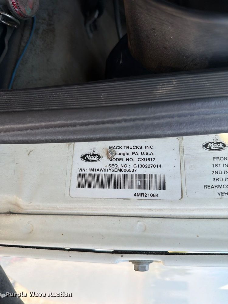image for item FN2568 2014 Mack CXU612 semi truck