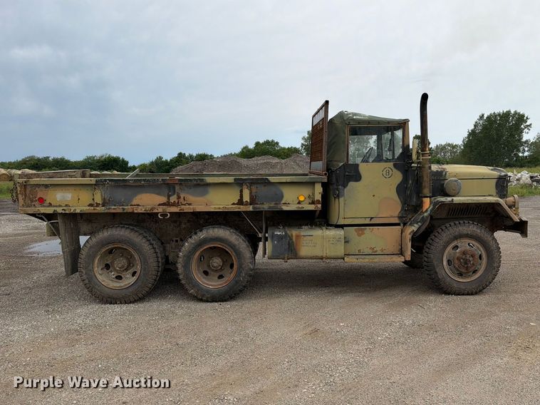 image for item FN5814 1962 Kaiser flatbed truck