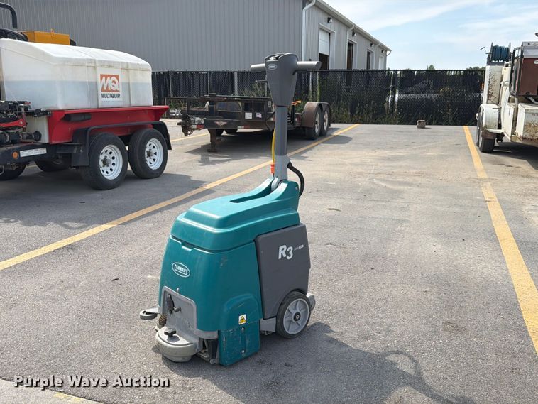 Tennant R3 floor scrubber
