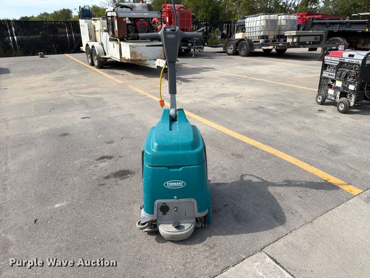image for item FP3022 Tennant R3 floor scrubber