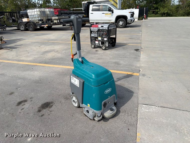 image for item FP3022 Tennant R3 floor scrubber