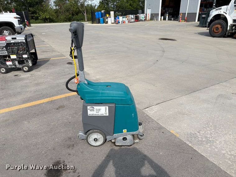 image for item FP3022 Tennant R3 floor scrubber