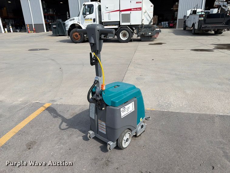 image for item FP3022 Tennant R3 floor scrubber