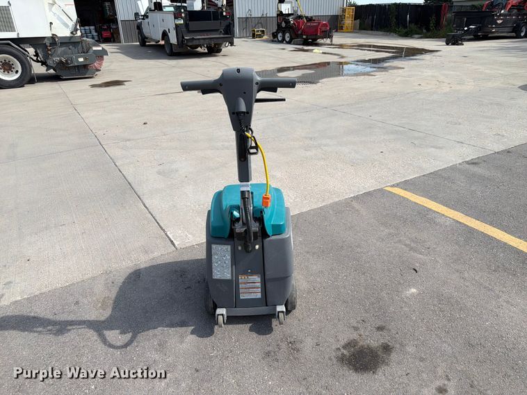 image for item FP3022 Tennant R3 floor scrubber
