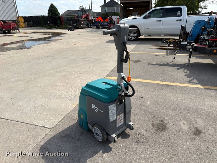 image for item FP3022 Tennant R3 floor scrubber