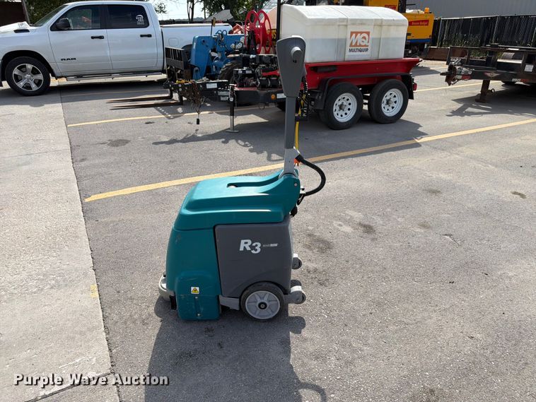 image for item FP3022 Tennant R3 floor scrubber