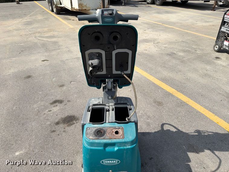 image for item FP3022 Tennant R3 floor scrubber