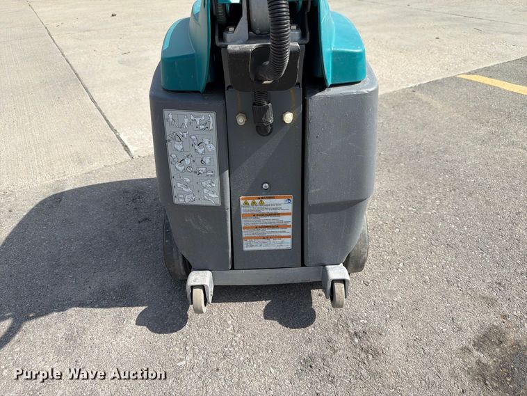 image for item FP3022 Tennant R3 floor scrubber