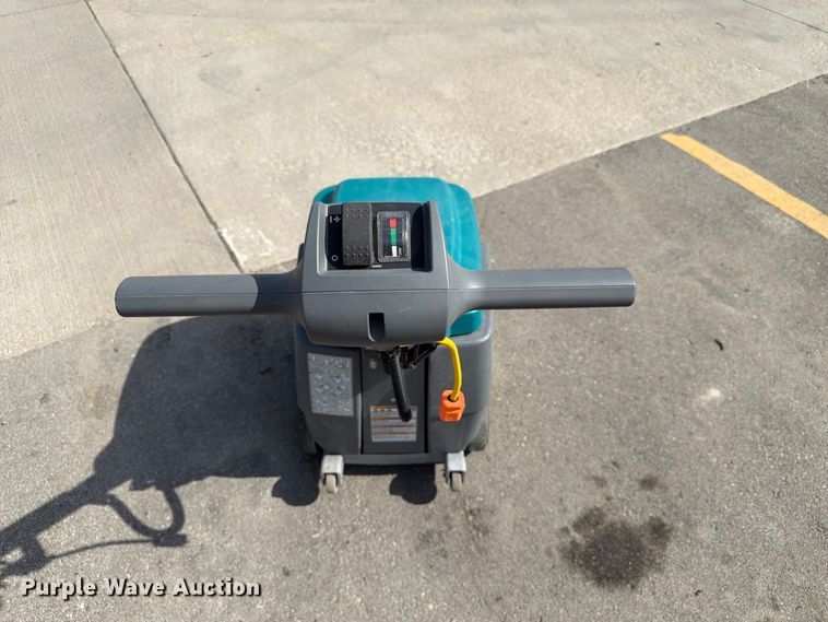 image for item FP3022 Tennant R3 floor scrubber