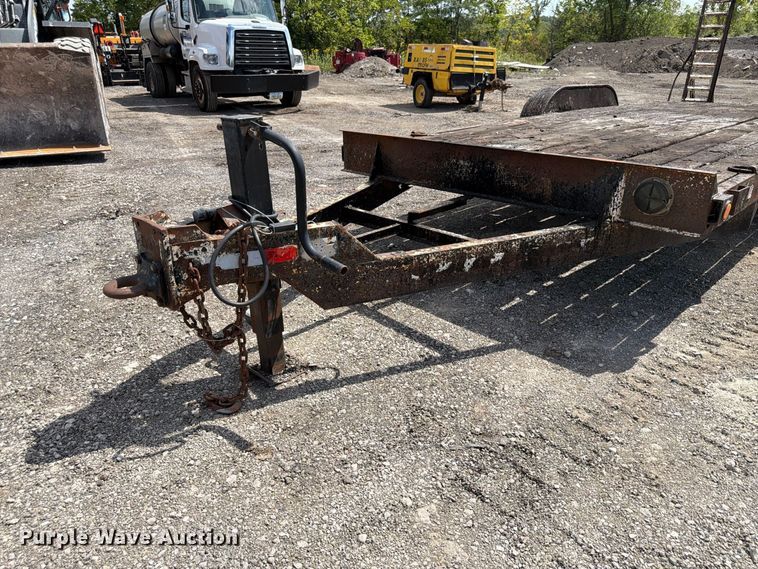 image for item FP3031 2001 Cronkite equipment trailer