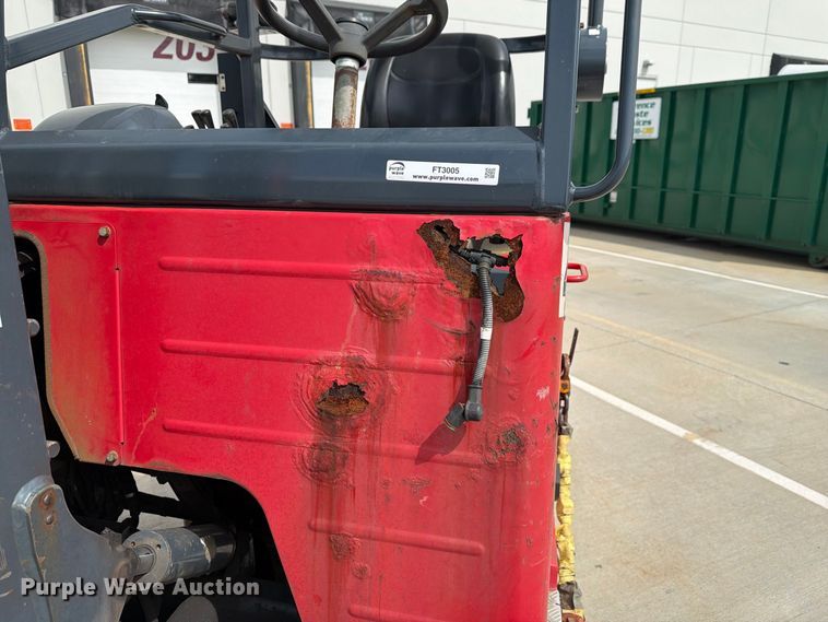 image for item FT3005 2014 Moffett M5501 forklift