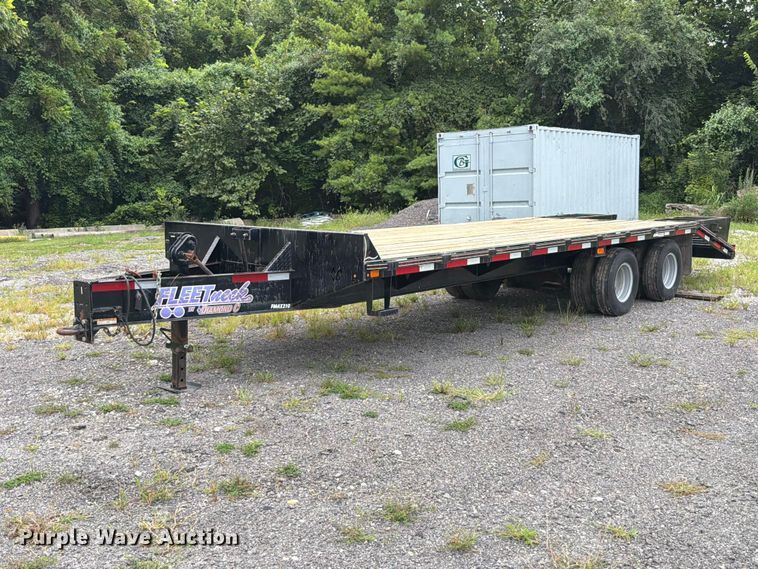 image for item FT6134 2015 Roadclipper Enterprises, Inc Diamond C FMAX210 equipment trailer