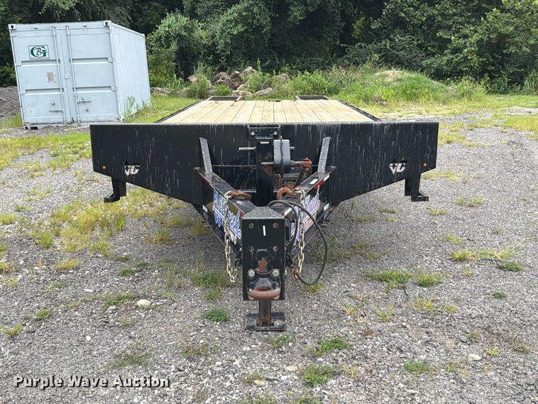 image for item FT6134 2015 Roadclipper Enterprises, Inc Diamond C FMAX210 equipment trailer