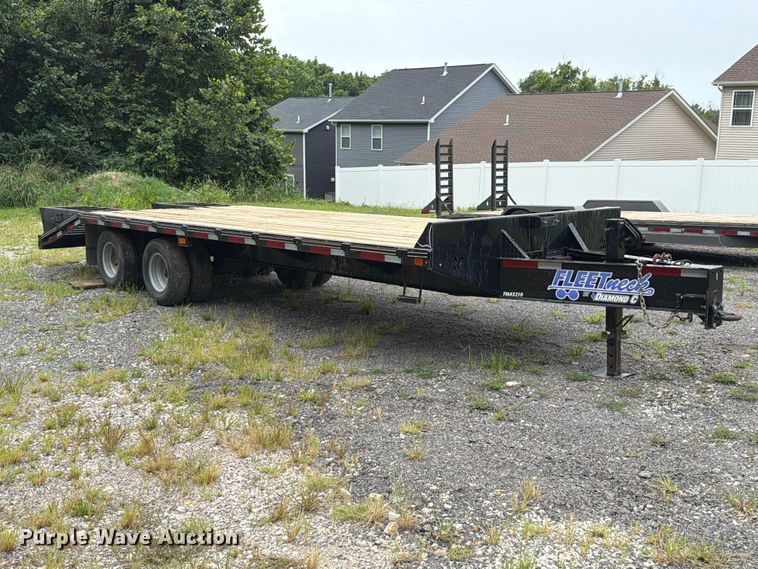 image for item FT6134 2015 Roadclipper Enterprises, Inc Diamond C FMAX210 equipment trailer