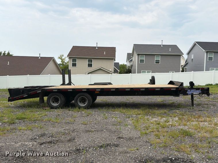 image for item FT6134 2015 Roadclipper Enterprises, Inc Diamond C FMAX210 equipment trailer