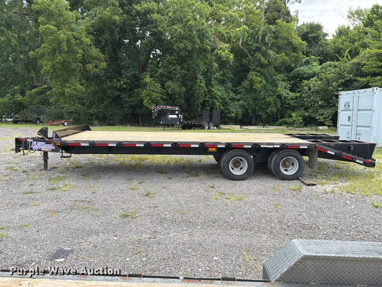 image for item FT6134 2015 Roadclipper Enterprises, Inc Diamond C FMAX210 equipment trailer