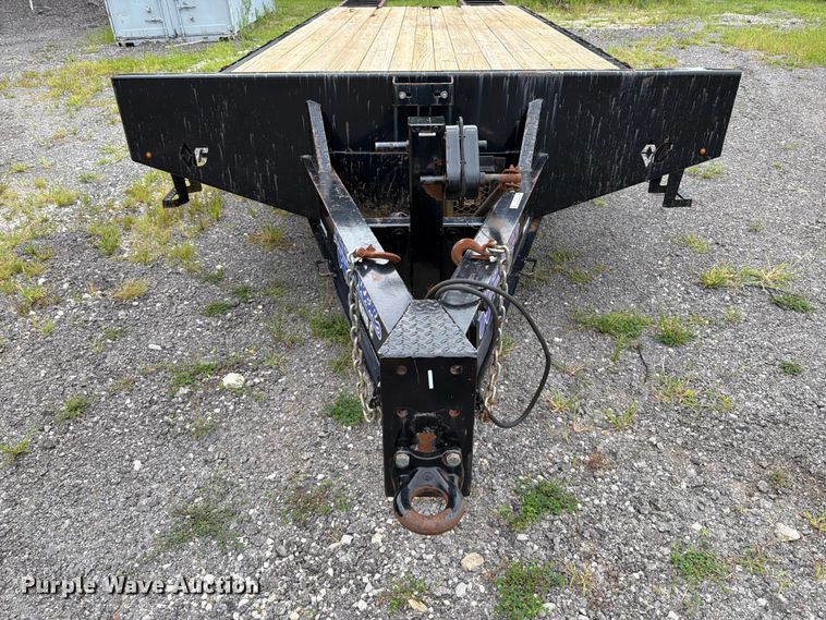 image for item FT6134 2015 Roadclipper Enterprises, Inc Diamond C FMAX210 equipment trailer