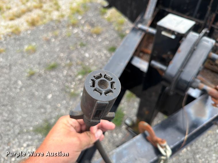 image for item FT6134 2015 Roadclipper Enterprises, Inc Diamond C FMAX210 equipment trailer