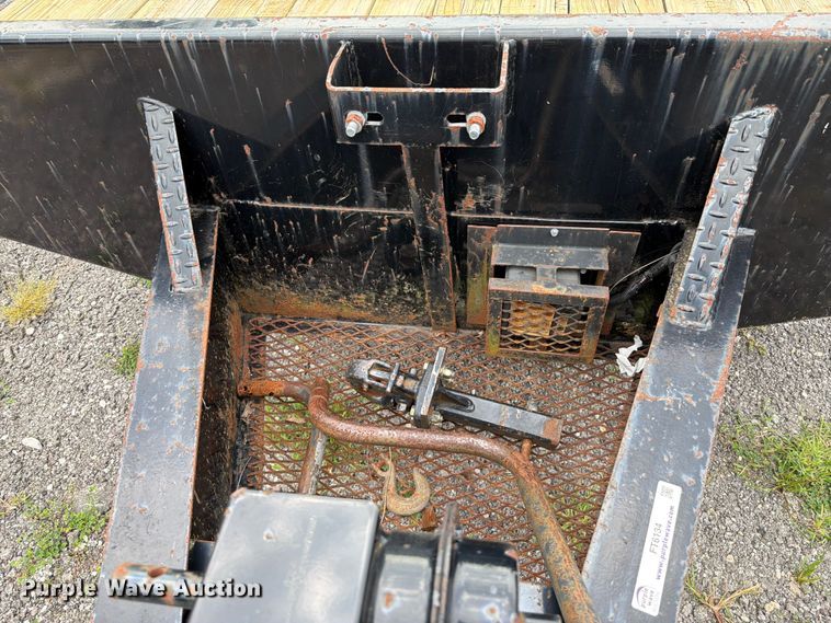 image for item FT6134 2015 Roadclipper Enterprises, Inc Diamond C FMAX210 equipment trailer