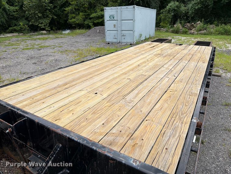 image for item FT6134 2015 Roadclipper Enterprises, Inc Diamond C FMAX210 equipment trailer