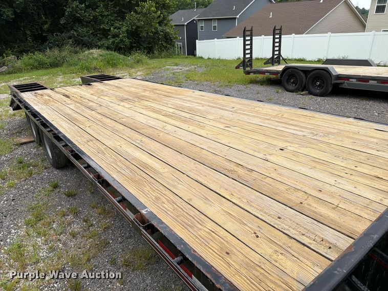 image for item FT6134 2015 Roadclipper Enterprises, Inc Diamond C FMAX210 equipment trailer