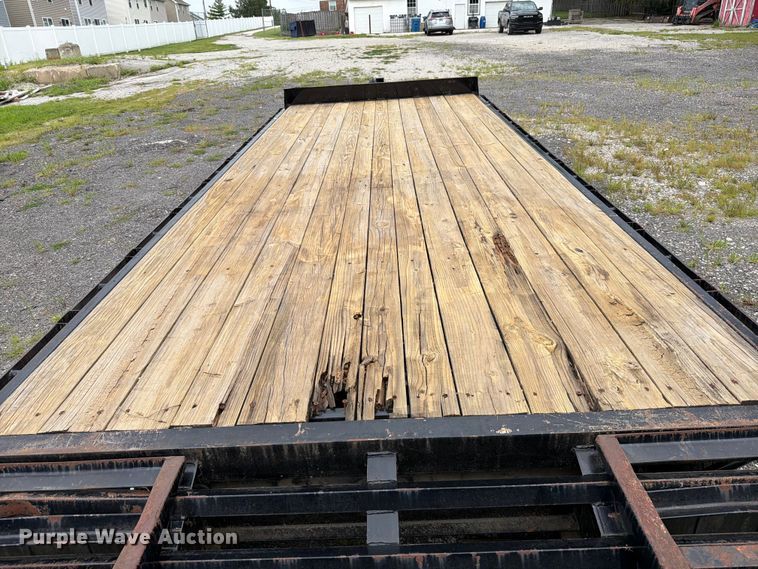 image for item FT6134 2015 Roadclipper Enterprises, Inc Diamond C FMAX210 equipment trailer