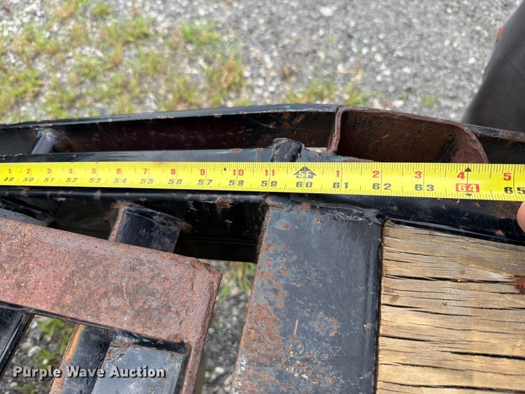 image for item FT6134 2015 Roadclipper Enterprises, Inc Diamond C FMAX210 equipment trailer