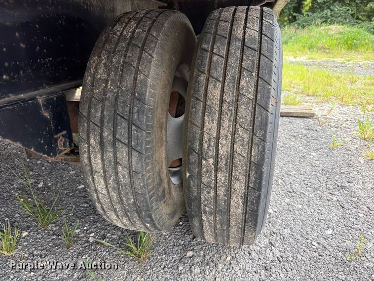 image for item FT6134 2015 Roadclipper Enterprises, Inc Diamond C FMAX210 equipment trailer