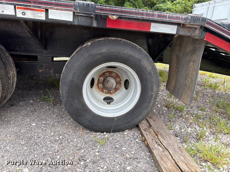 image for item FT6134 2015 Roadclipper Enterprises, Inc Diamond C FMAX210 equipment trailer