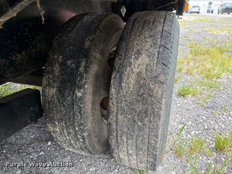 image for item FT6134 2015 Roadclipper Enterprises, Inc Diamond C FMAX210 equipment trailer