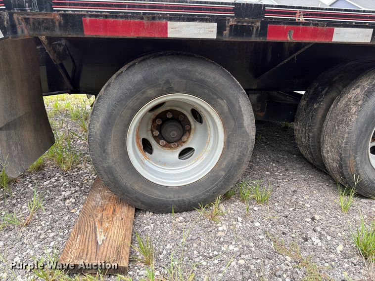 image for item FT6134 2015 Roadclipper Enterprises, Inc Diamond C FMAX210 equipment trailer