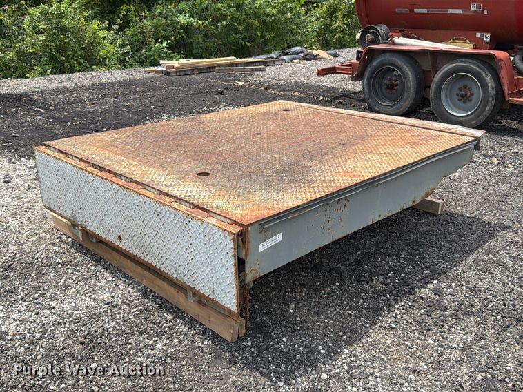 image for item FT6166 Post-Trac loading dock