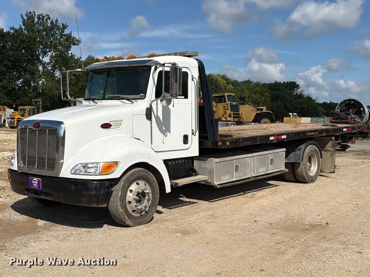 image for item FT6175 2008 Peterbilt 325 rollback truck