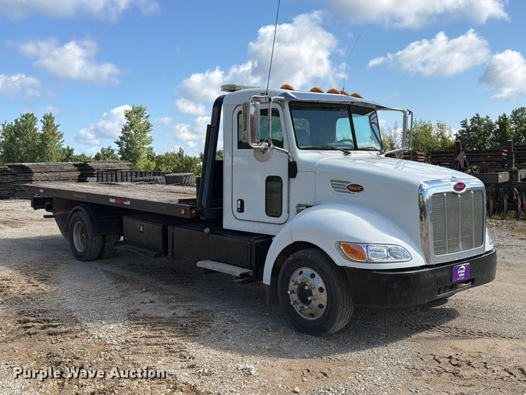 image for item FT6175 2008 Peterbilt 325 rollback truck
