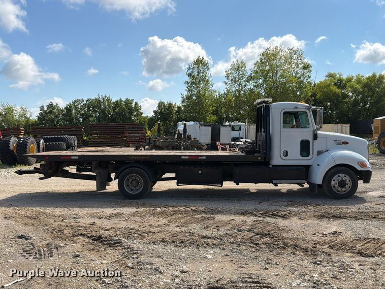 image for item FT6175 2008 Peterbilt 325 rollback truck