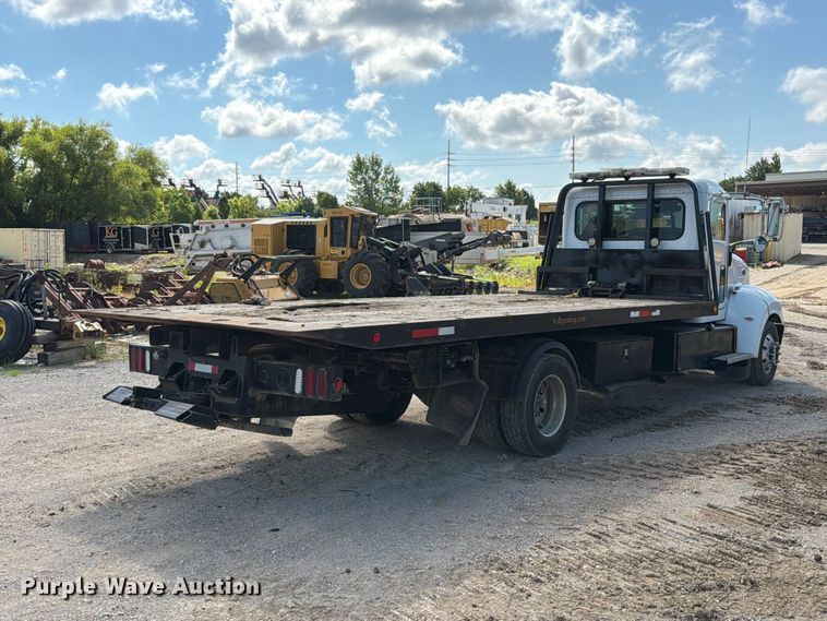 image for item FT6175 2008 Peterbilt 325 rollback truck