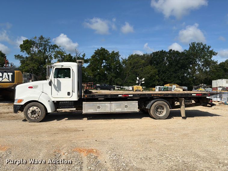 image for item FT6175 2008 Peterbilt 325 rollback truck