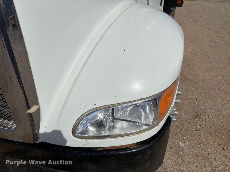 image for item FT6175 2008 Peterbilt 325 rollback truck
